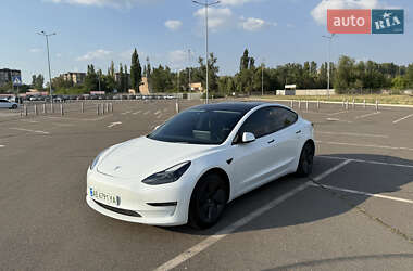 Седан Tesla Model 3 2023 в 