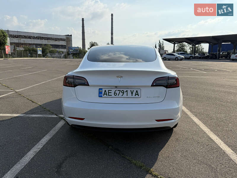 Седан Tesla Model 3 2023 в Кривому Розі