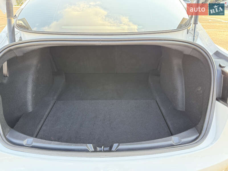 Седан Tesla Model 3 2023 в Кривому Розі