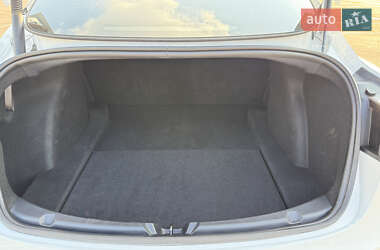 Седан Tesla Model 3 2023 в 
