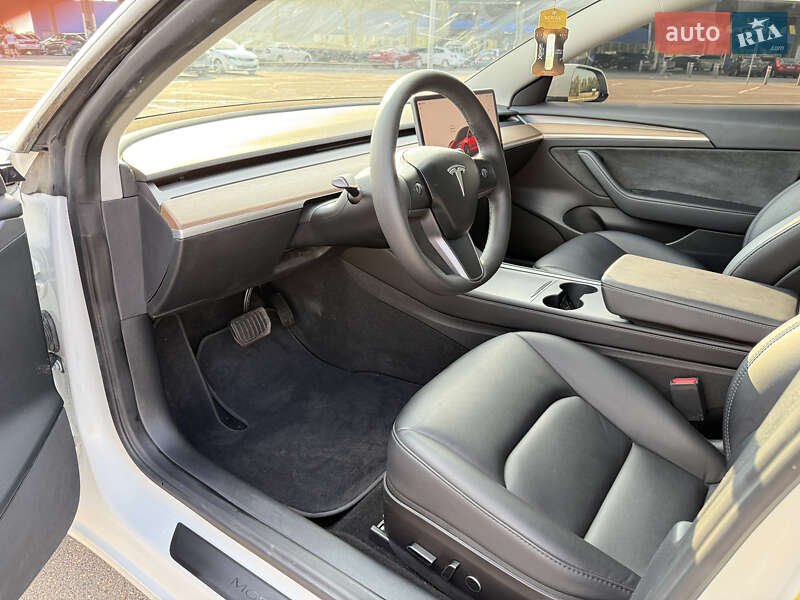 Седан Tesla Model 3 2023 в Кривому Розі