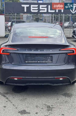 Седан Tesla Model 3 2024 в 