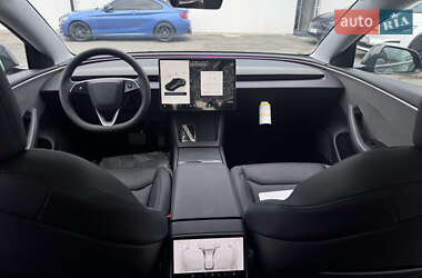Седан Tesla Model 3 2024 в 
