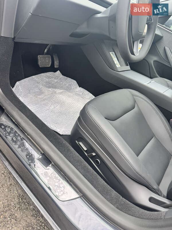 Седан Tesla Model 3 2024 в Киеве