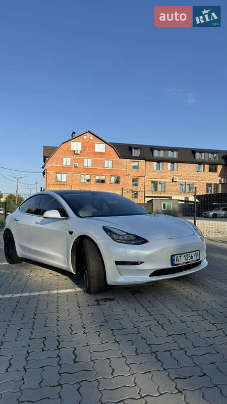 Седан Tesla Model 3 2020 в Ивано-Франковске