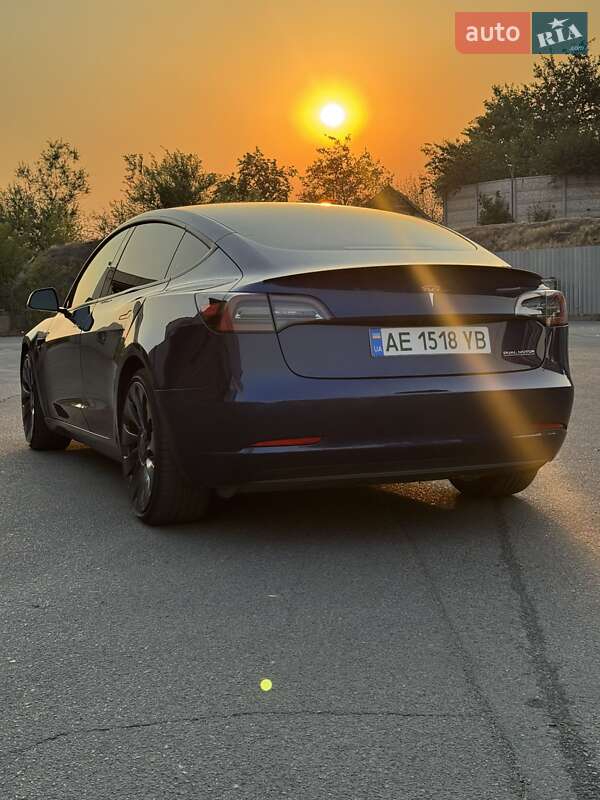 Седан Tesla Model 3 2021 в Кривом Роге