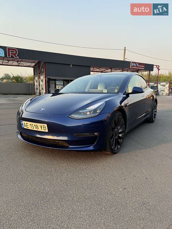 Седан Tesla Model 3 2021 в 