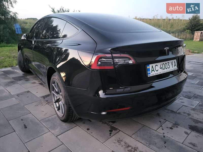 Седан Tesla Model 3 2021 в Луцке