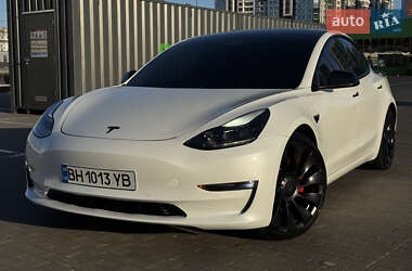 Седан Tesla Model 3 2021 в 