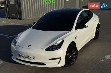 Седан Tesla Model 3 2021 в 
