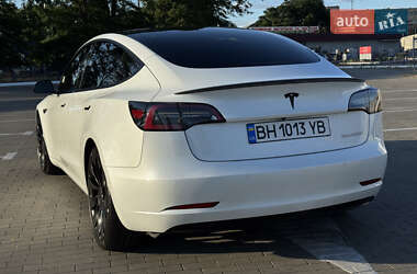 Седан Tesla Model 3 2021 в 