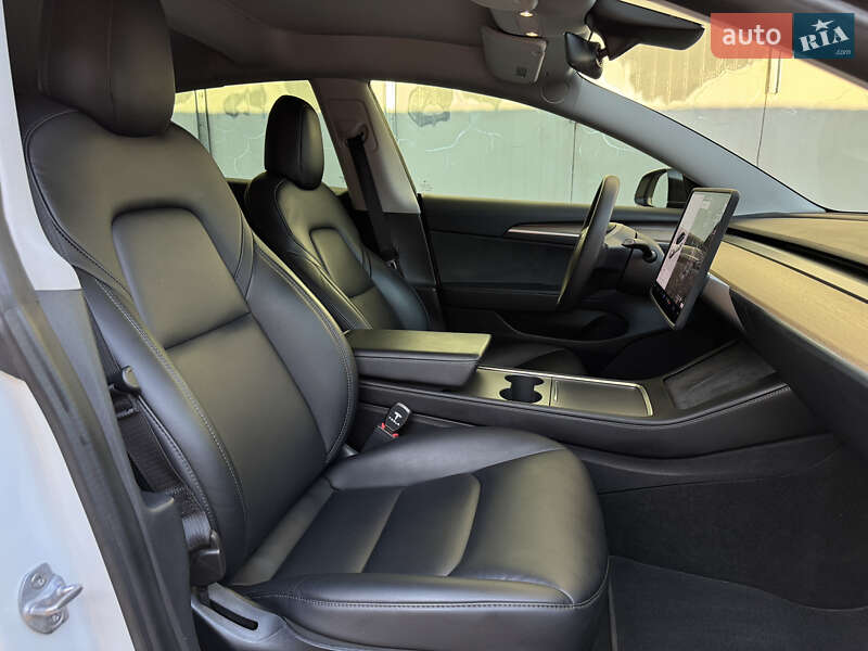 Седан Tesla Model 3 2021 в Одессе