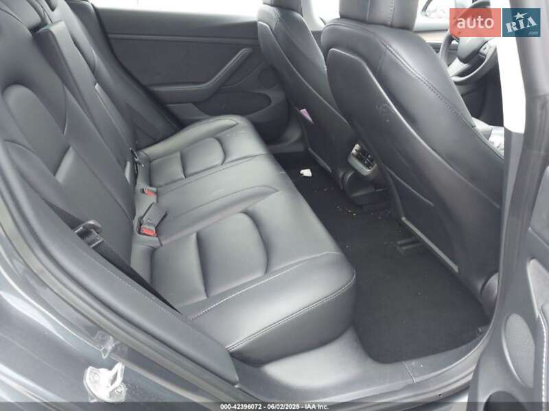 Седан Tesla Model 3 2023 в Киеве