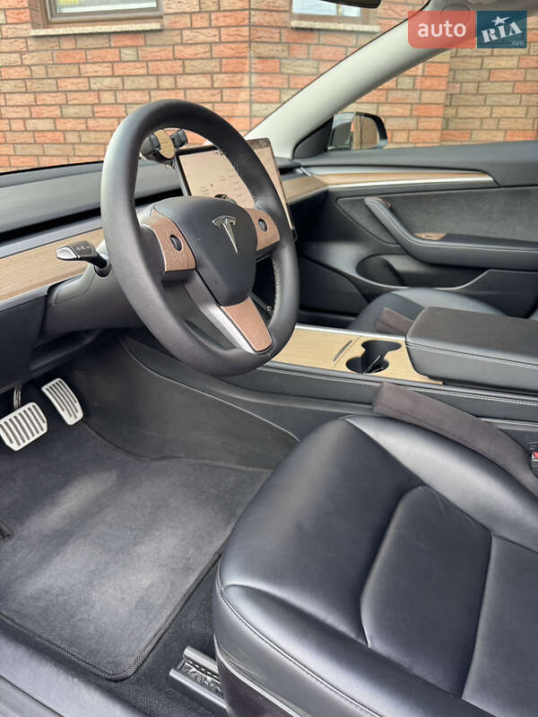 Седан Tesla Model 3 2022 в Луцке