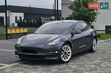 Седан Tesla Model 3 2022 в Мукачево