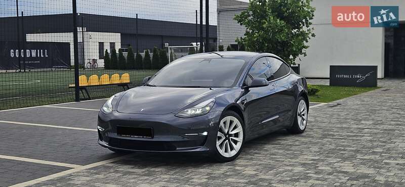 Седан Tesla Model 3 2022 в 
