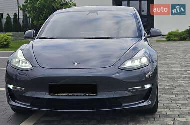 Седан Tesla Model 3 2022 в 