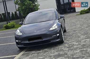 Седан Tesla Model 3 2022 в 