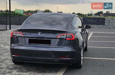 Седан Tesla Model 3 2022 в 