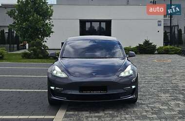 Седан Tesla Model 3 2022 в 