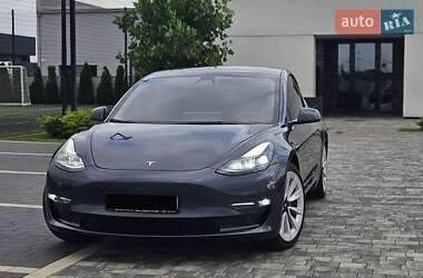 Седан Tesla Model 3 2022 в 