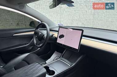 Седан Tesla Model 3 2022 в 
