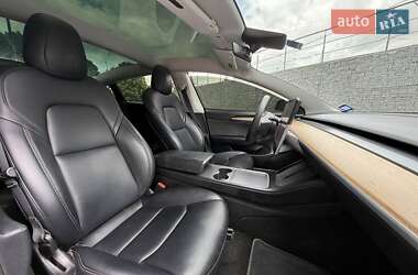 Седан Tesla Model 3 2022 в 