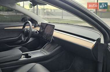 Седан Tesla Model 3 2022 в 