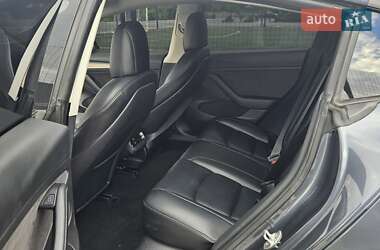 Седан Tesla Model 3 2022 в 