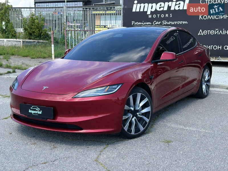 Седан Tesla Model 3 2024 в 