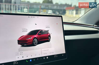 Седан Tesla Model 3 2024 в 