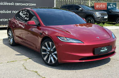 Седан Tesla Model 3 2024 в 