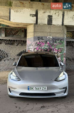 Седан Tesla Model 3 2018 в 