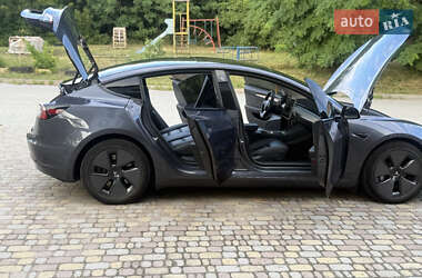 Седан Tesla Model 3 2023 в 