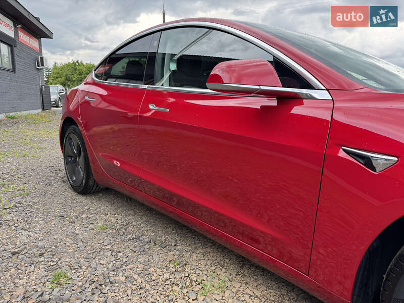Седан Tesla Model 3 2018 в Луцке