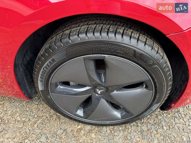 Седан Tesla Model 3 2018 в Луцке