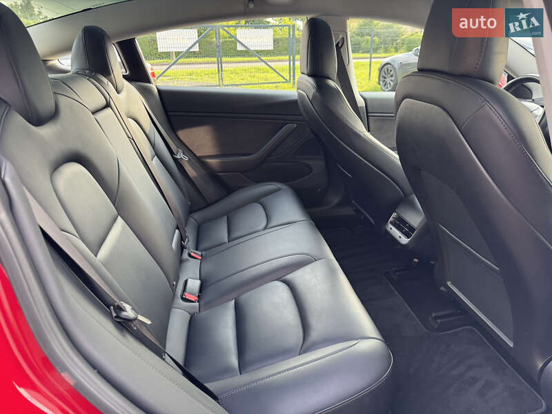 Седан Tesla Model 3 2018 в Луцке