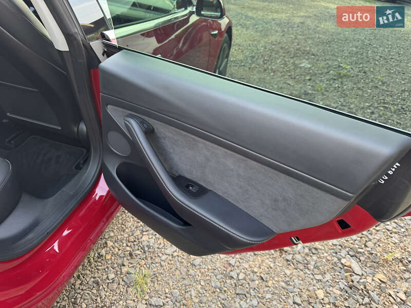 Седан Tesla Model 3 2018 в Луцке