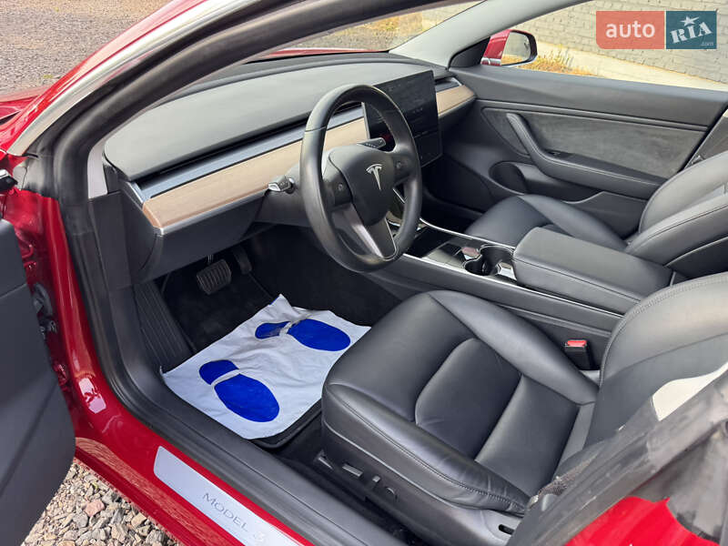 Седан Tesla Model 3 2018 в Луцке