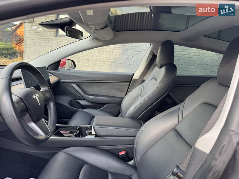 Седан Tesla Model 3 2018 в Луцке