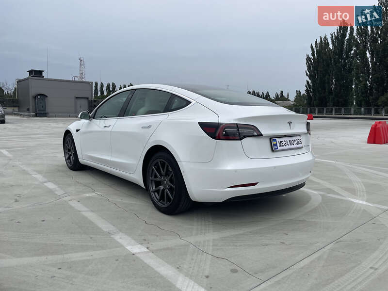Седан Tesla Model 3 2019 в Киеве