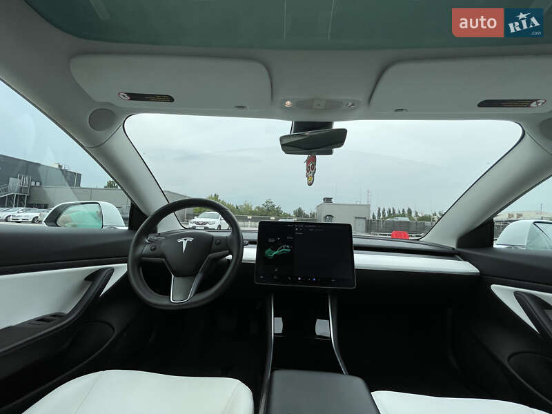 Седан Tesla Model 3 2019 в Киеве