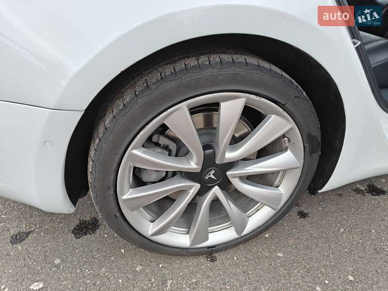 Седан Tesla Model 3 2019 в Броварах