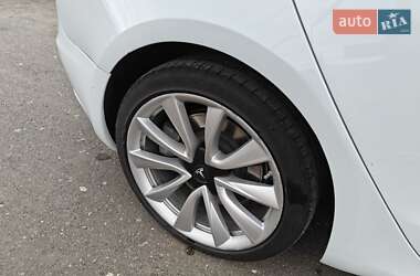Седан Tesla Model 3 2019 в Броварах