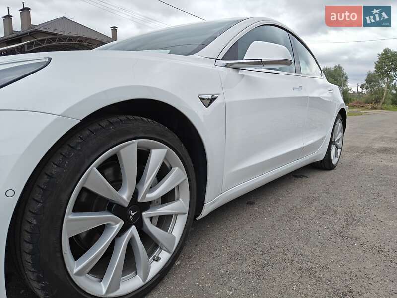 Седан Tesla Model 3 2019 в Броварах