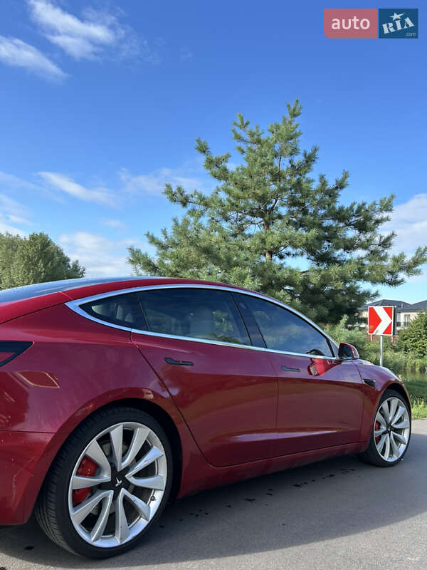Седан Tesla Model 3 2018 в Киеве