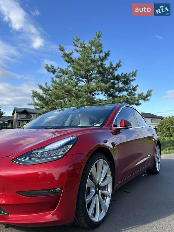 Седан Tesla Model 3 2018 в Киеве