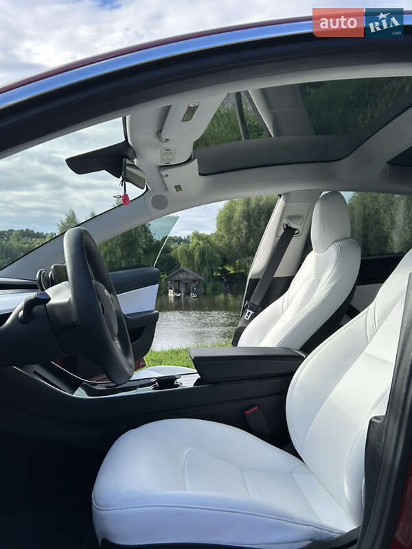 Седан Tesla Model 3 2018 в Киеве
