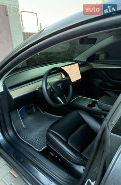 Седан Tesla Model 3 2021 в 