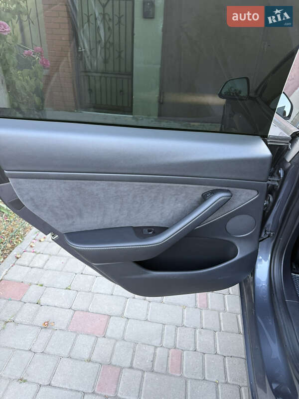 Седан Tesla Model 3 2021 в Одесі